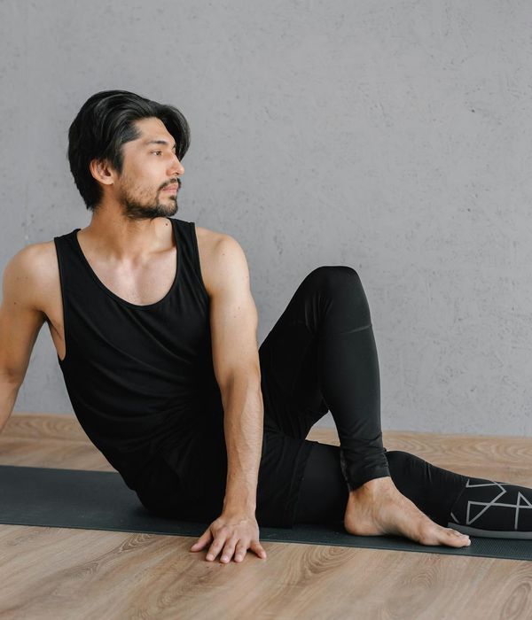 Man in a state of deep focus during a balancing strength exercise.